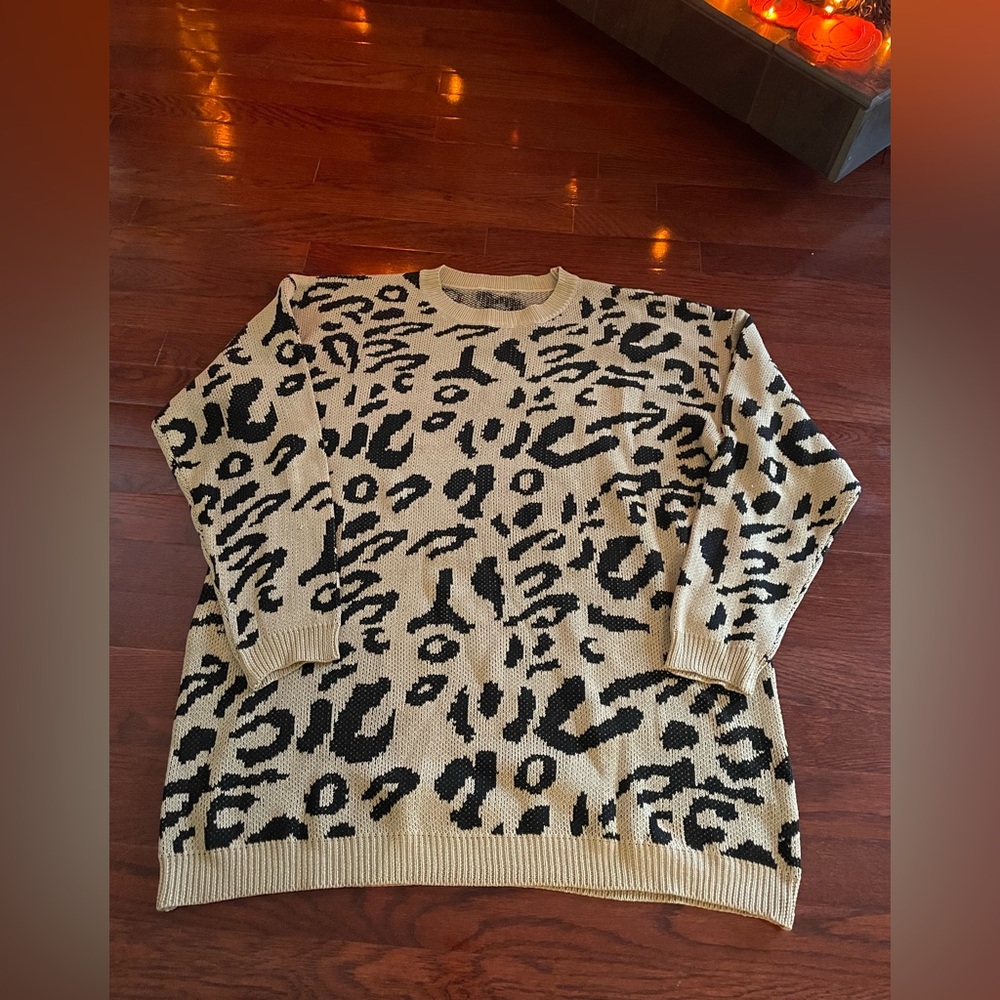 Women’s Cozy Leopard Print Sweater (size XL)